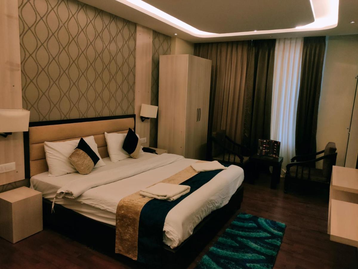 Hotel Royal Residency Маналі Екстер'єр фото