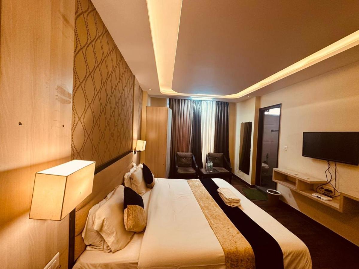 Hotel Royal Residency Маналі Екстер'єр фото