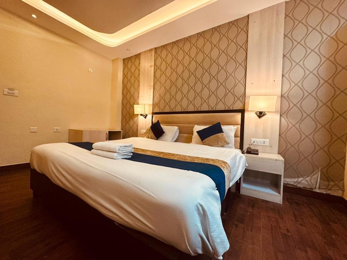 Hotel Royal Residency Маналі Екстер'єр фото