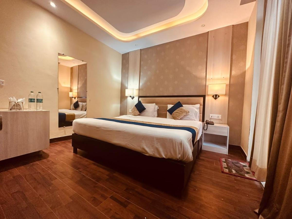 Hotel Royal Residency Маналі Екстер'єр фото